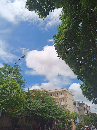 Một góc ký túc xá trong trưa hè tháng năm